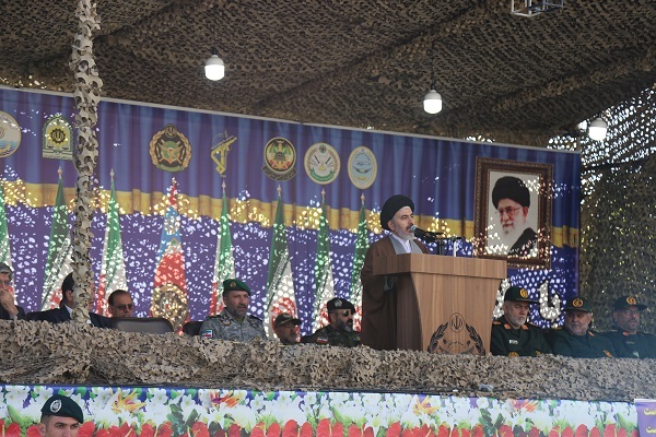 مکتبی بودن وجه تمایز نیرو‌های مسلح با سایر ارتش‌های جهان است