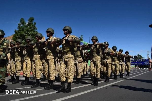 مراسم رژه روز ارتش جمهوری اسلامی ایران در شاهرود برگزار شد