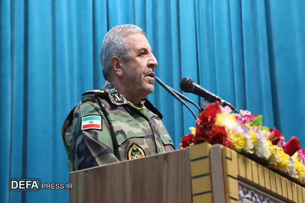 امیر طاهری: اقتدار ارتش، سد راه تجاوز دشمنان است