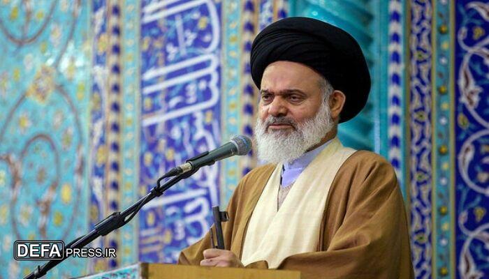 آیت الله حسینی بوشهری: وجه تمایز ارتش ما با نیرو‌های مسلح دنیا ایمان به خدا و روحیه مردمی است
