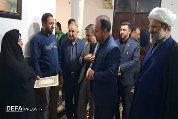 مدیرکل بنیاد شهید و امور ایثارگران گلستان با همسر معظم شهید محمد وزیری دوزین دیدار کرد