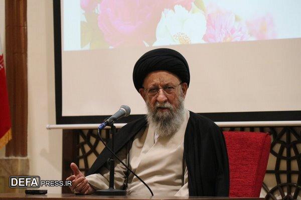 آیت الله نورمفیدی:حوزه علمیه نباید مرعوب زمان وپیشرفت باشد