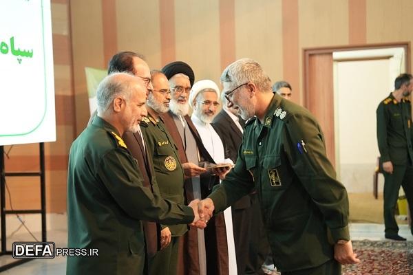 انتصاب و تکریم ۱۰ فرمانده در نواحی پنجگانه بسیج استان قم