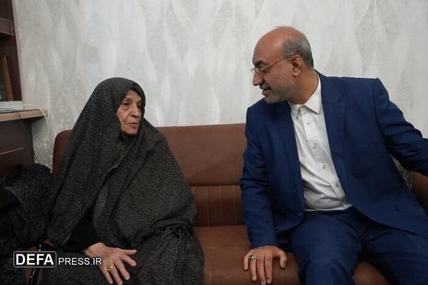 تجلیل استاندار کرمانشاه از جانباز اسدالله تارات و خانواده شهیدان امینی