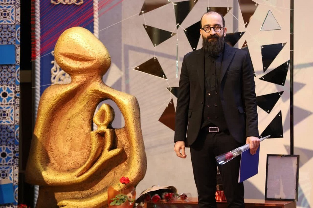 احسان مرادی چهره سال ۱۴۰۳ هنر انقلاب اسلامی شد