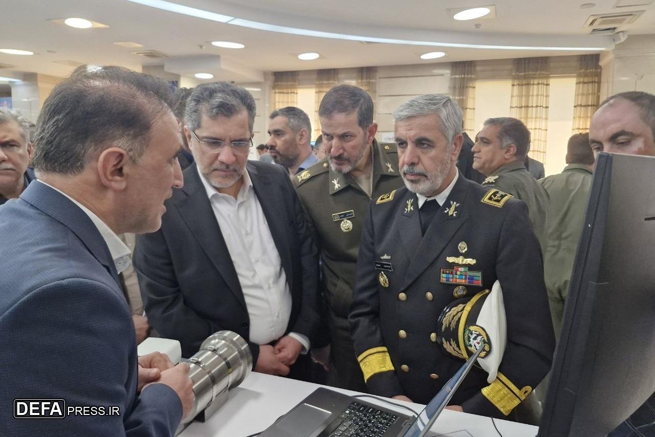 بازدید معاون عملیات آجا از نمایشگاه کاربرد هوش مصنوعی در تجهیزات بدون سرنشین دفاعی