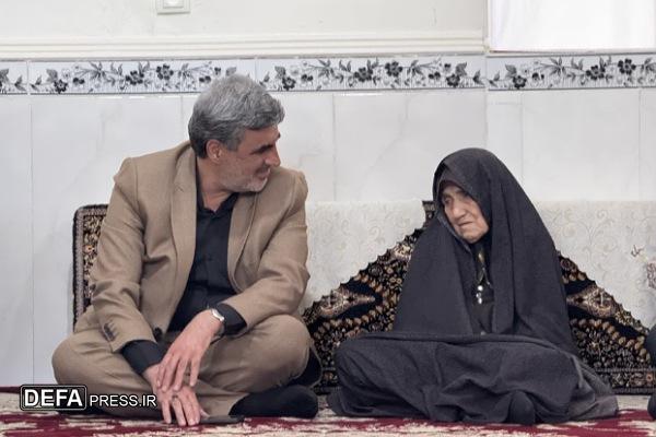 دیدار مسئولان با خانواده‌های  شهدا در شهرستان قهاوند +تپ تصاویر