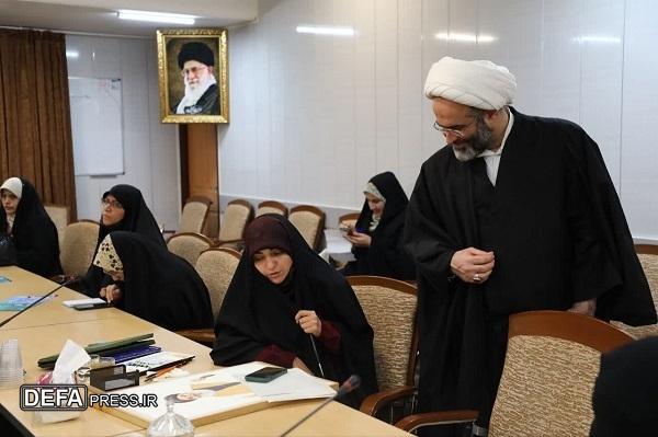 برگزاری رویداد رسانه‌ای «آیه نگار» با حضور بانوان هنرمند در قم
