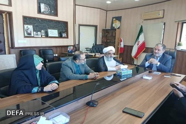 تجلیل مسئولان از شاعر اهل چالوس+ تصاویر