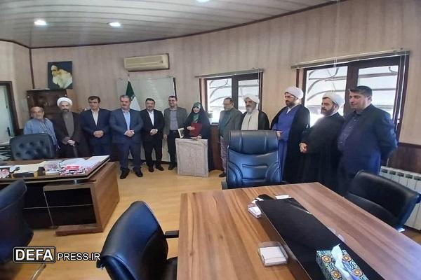 تجلیل مسئولان از شاعر اهل چالوس+ تصاویر