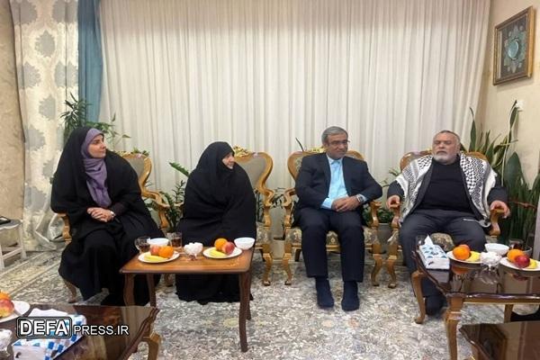 دیدار وزیر راه و شهرسازی با خانواده سردار شهید «نورعلی شوشتری» در مشهد 