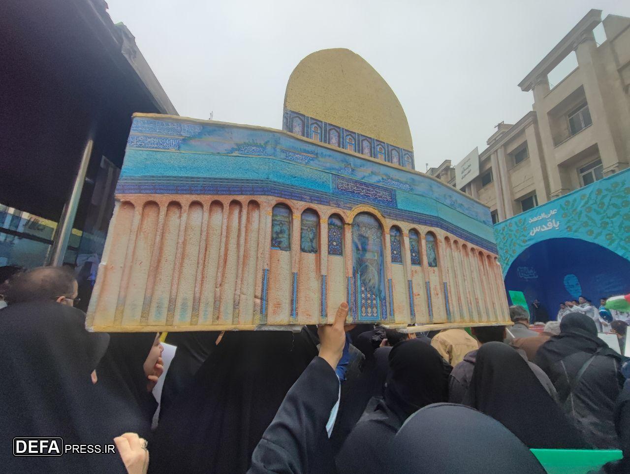 خلاقیت تهرانی‌ها در حمایت از مردم فلسطین/ سنگ تمام مردم در حمایت از جبهه مقاومت
