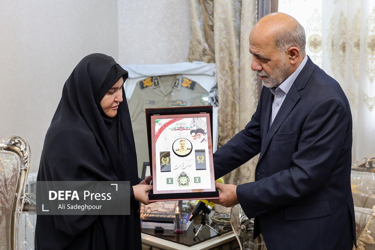 سرلشکر عبداللهی با خانواده شهید «قرای‌لو» دیدار کرد+ فیلم