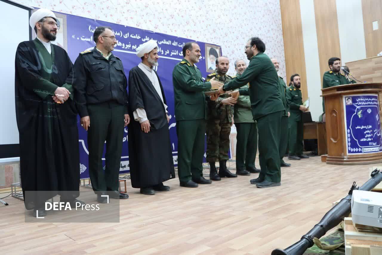 تجلیل از رده های برتر سپاه میانه در جشنواره مالک اشتر تجلیل از رده های برتر سپاه میانه در جشنواره مالک اشتر