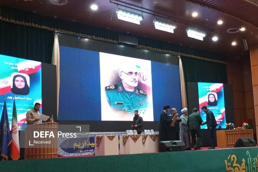 تجلیل از نخبگان بسیجی و خانوادههای شهدای جنگ ۱۲ روزه تجلیل از نخبگان بسیجی و خانوادههای شهدای جنگ ۱۲ روزه