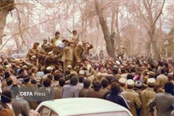 مروری بر حوادث روز‌های نهم و دهم دی ماه ۱۳۵۷ در مسیر انقلاب اسلامی | روز پیروزی مشهد