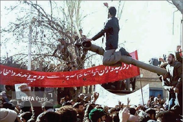 مروری بر حوادث روز‌های نهم و دهم دی ماه ۱۳۵۷ در مسیر انقلاب اسلامی | روز پیروزی مشهد