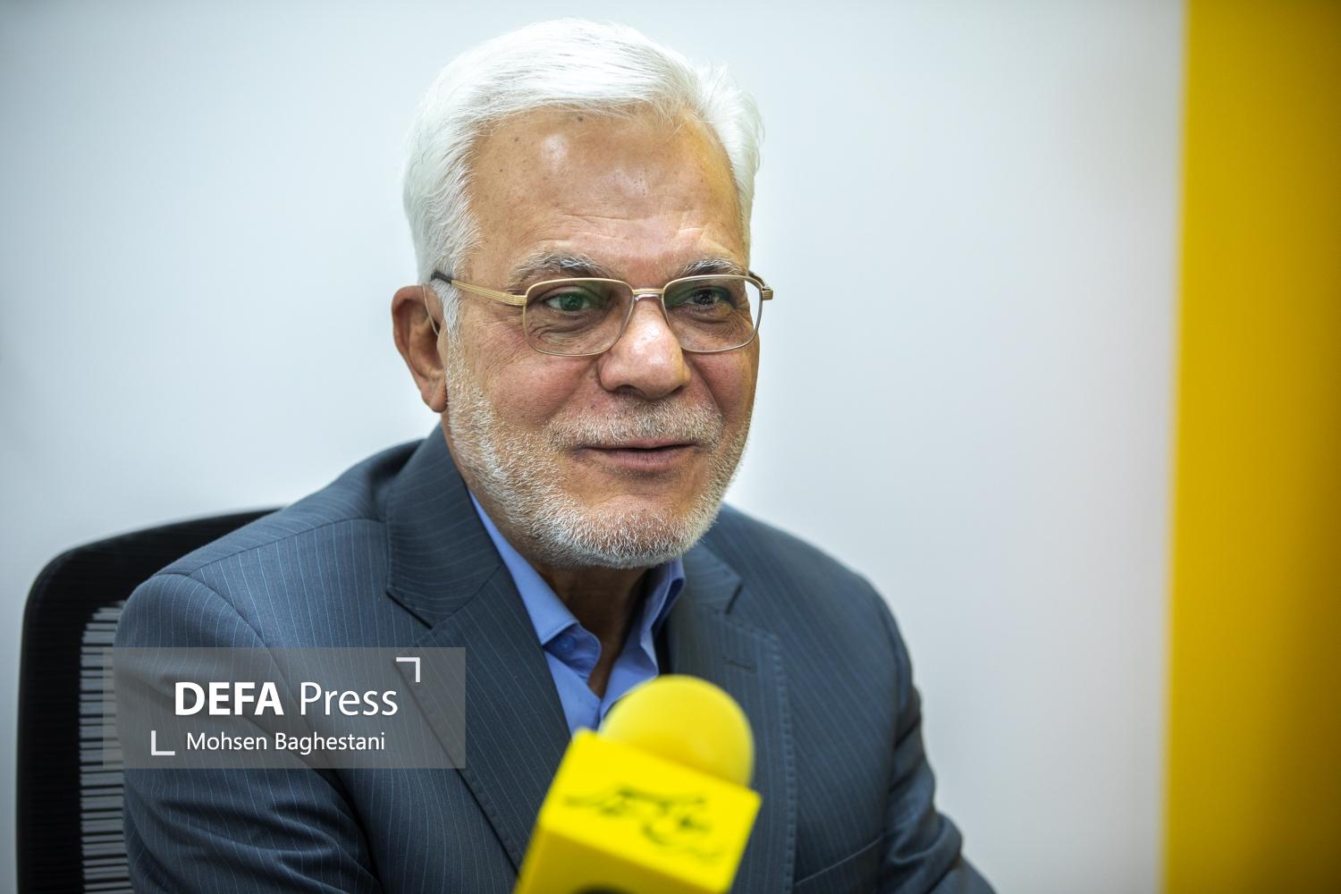 سردار طلائی سردار طلائی: پلیس از میان مردم برخاسته و خدمتگزار آنان است/ مردم در بزنگاهها خود حافظ امنیت کشور بودهاند