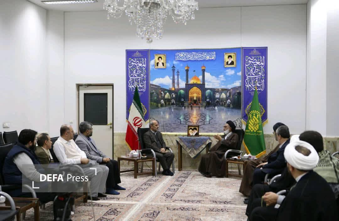 ادای احترام رئیس سازمان صداوسیما به مزار سردار شهید حاج رمضان در قم