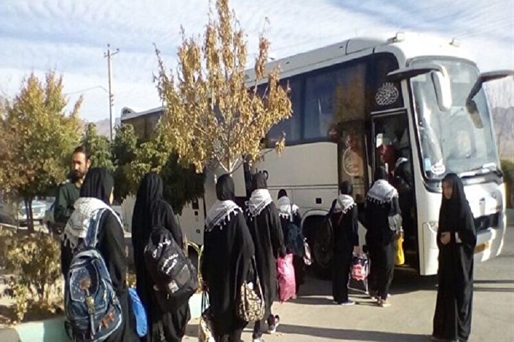 اعزام کاروان راهیان نور مکتب حاج قاسم سلیمانی از ارومیه به کرمان