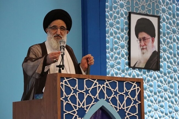 امام‌جمعه کرج: باید مطالبه گری کرد اما اجازه سوءاستفاده به بیگانگان نداد