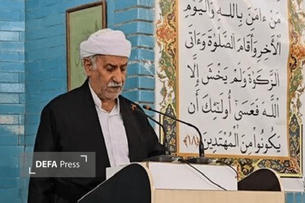 امام جمعه سقز: آتش‌زدن مساجد و کتاب‌های دینی دیگر اعتراض نیست