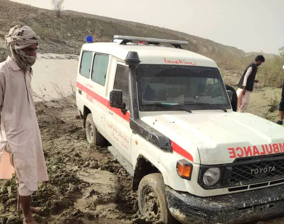 نجات جان بیمار ۷۵ ساله در منطقه سیل‌زده جاسک با همکاری بسیج جامعه پزشکی