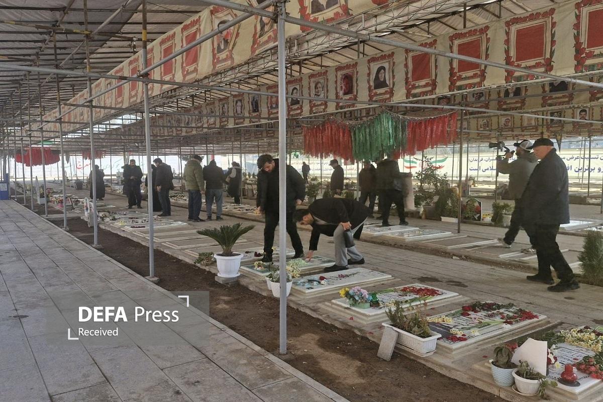 بازدید خبرنگاران از معراجالشهدای بهشت زهرا (س) و گلزار شهدا در قالب کاروان «رحیل» بازدید خبرنگاران از معراجالشهدای بهشت زهرا (س) و گلزار شهدا در قالب کاروان «رحیل»