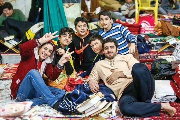 نوجوانان دهه نودی در اعتکاف ماه رجب خوش درخشیدند