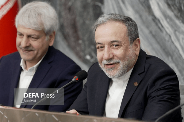 تأکید عراقچی بر تلاش برای رفع تحریمها و کمک به بهبود اقتصاد تأکید عراقچی بر تلاش برای رفع تحریمها و کمک به بهبود اقتصاد