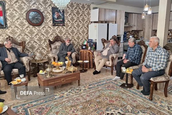 دیدار رئیس و خادمان عتبات عالیات البرز با خانواده شهید میثم معمر دیدار رئیس و خادمان عتبات عالیات البرز با خانواده شهید میثم معمر