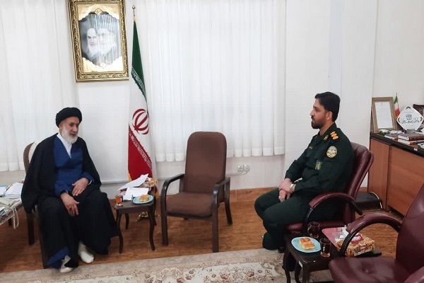 ضرورت بازسازی معراج‌الشهدا در دیدار مدیرکل حفظ آثار دفاع مقدس با امام جمعه شهرکرد بررسی شد