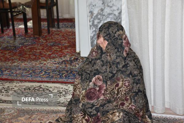 دیدار فرماندار و امام جمعه اسفراین با خانواده شهید مدافع حرم توفیقیان به مناسبت ولادت حضرت علی (ع) و روز پدر