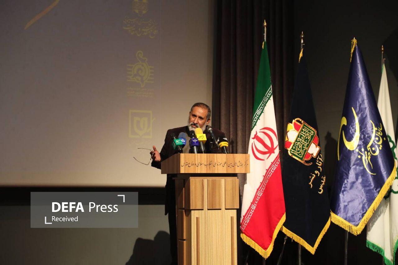 واکنش علیرضا قزوه به جسارت رئیسجمهور آمریکا/ باید بر دهان ترامپ میزدیم واکنش علیرضا قزوه به جسارت رئیسجمهور آمریکا/ باید بر دهان ترامپ میزدیم