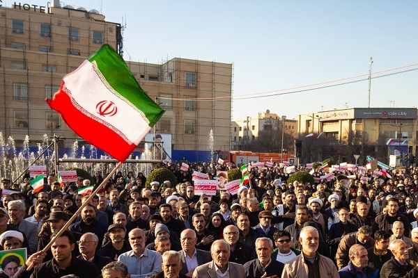 اصفهانی‌ها در حمایت از رهبری و ایستادن پای ایران به میدان آمدند