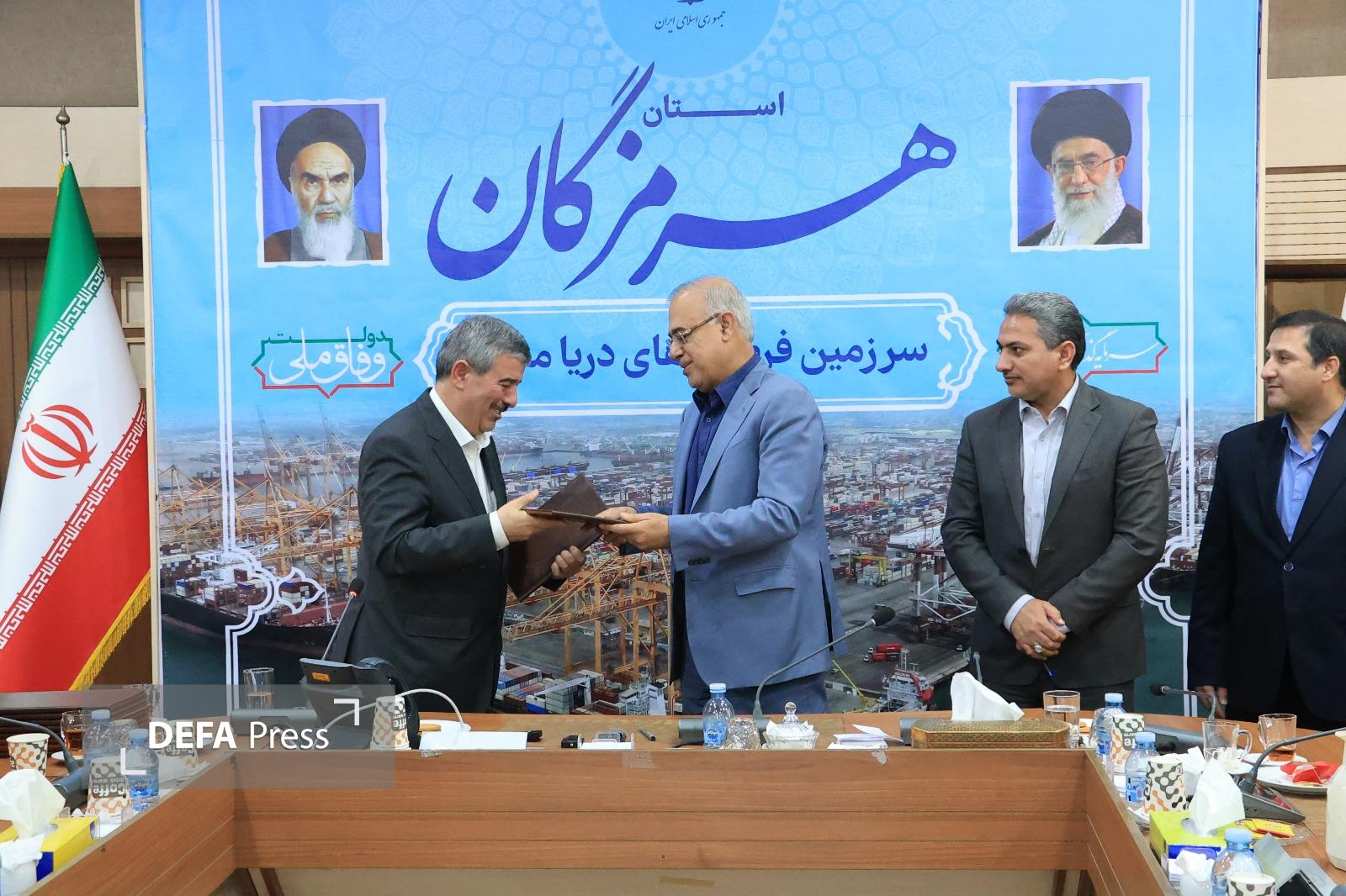 تفاهمنامه همکاری استانداری هرمزگان و بنیاد مستضعفان منعقد شد تفاهمنامه همکاری استانداری هرمزگان و بنیاد مستضعفان منعقد شد