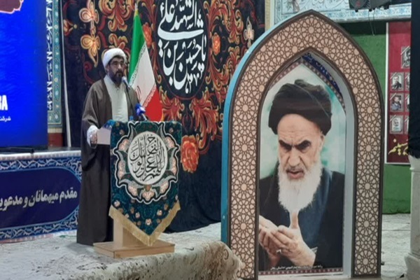 نماز یک امر اجتماعی و سیاسی است