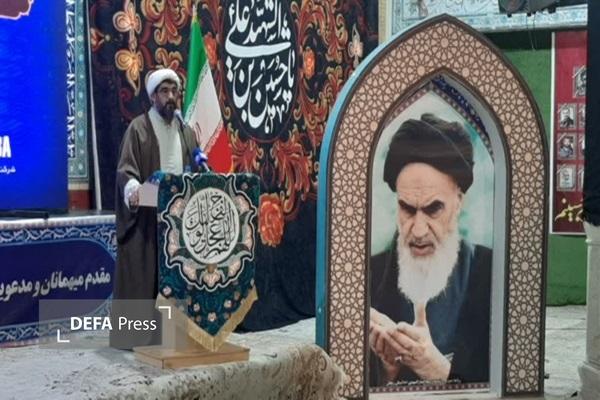 نماز یک امر اجتماعی و سیاسی است نماز یک امر اجتماعی و سیاسی است