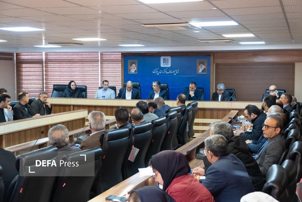 استاندار مرکزی : مشکلات اصناف با جدیت پیگیری می‌شود