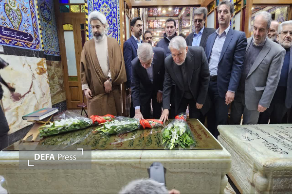 ادای احترام وزیر میراث فرهنگی،گردشگری و صنایع دستی به سومین شهید محراب