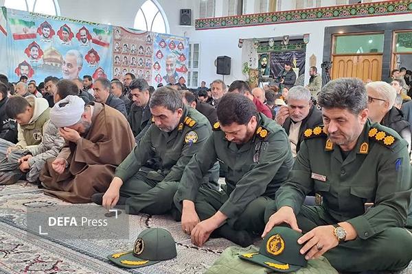 بصیرت و تبعیت از ولایت، رمز خنثیسازی توطئههای امروز دشمن است بصیرت و تبعیت از ولایت، رمز خنثیسازی توطئههای امروز دشمن است