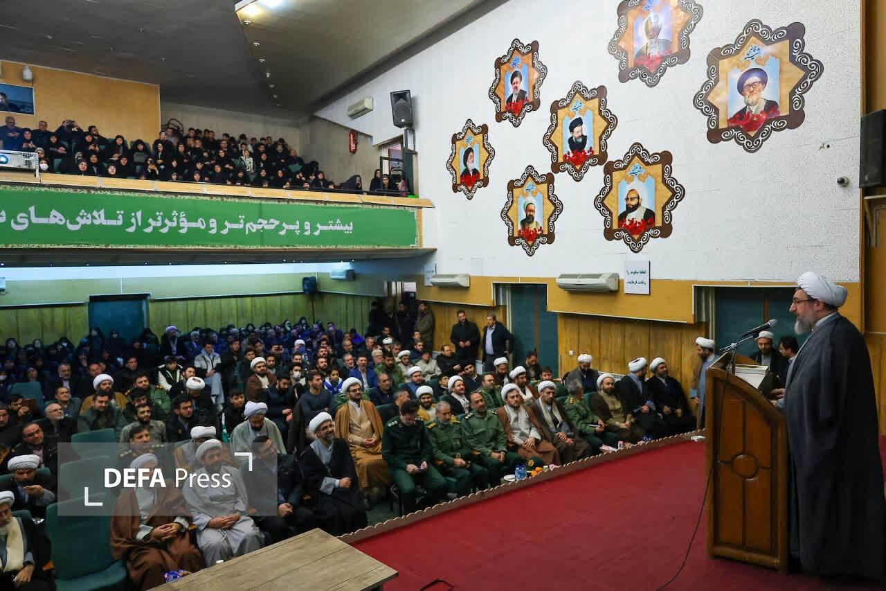 تربیت انقلابی، مهمترین مأموریت حلقههای صالحین برای صیانت از نظام اسلامی است تربیت انقلابی، مهمترین مأموریت حلقههای صالحین برای صیانت از نظام اسلامی است
