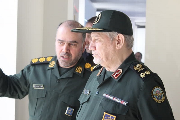 بازدید سرلشکر «رحیم‌صفوی» از موزه دفاع مقدس اصفهان