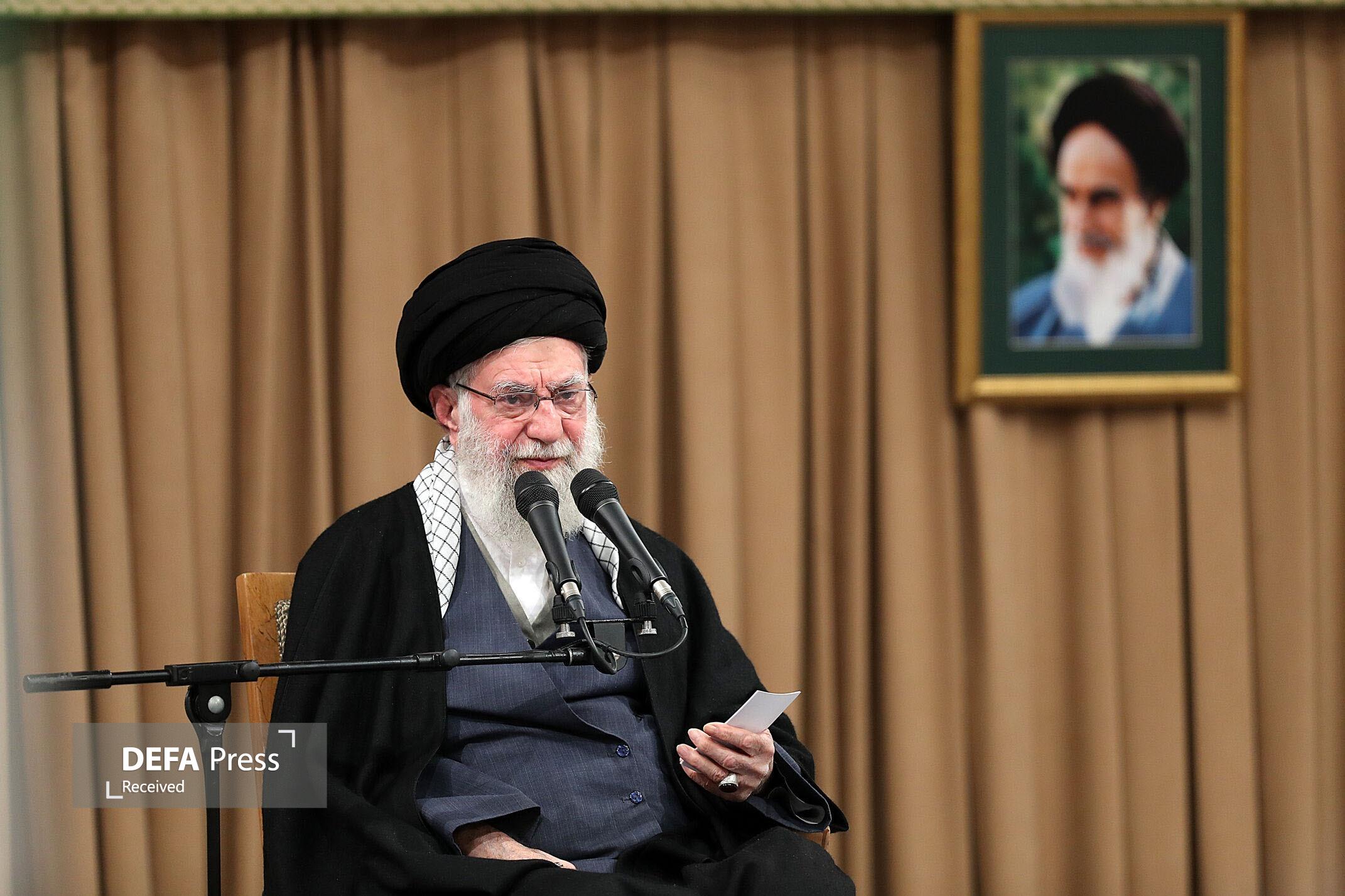 امام خامنهای: جوانهای عزیز وحدت خود را حفظ کنید/ دست ترامپ به خون هزاران ایرانی آلوده است امام خامنهای: جوانهای عزیز وحدت خود را حفظ کنید/ دست ترامپ به خون هزاران ایرانی آلوده است