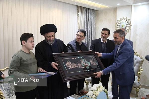 نوجوان روشن‌دل حافظ قرآن کریم در اردبیل تجلیل شد