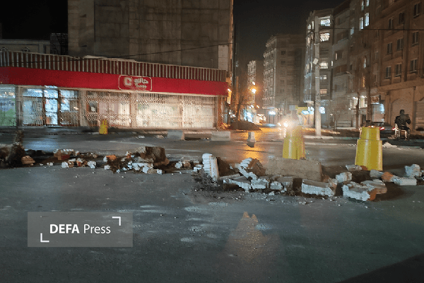 حمله اغتشاشگران به اموال عمومی و بانکها در اردبیل + تصاویر حمله اغتشاشگران به اموال عمومی و بانکها در اردبیل + تصاویر