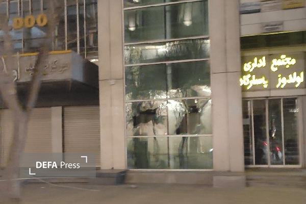 حمله اغتشاشگران به اموال عمومی و بانکها در اردبیل + تصاویر حمله اغتشاشگران به اموال عمومی و بانکها در اردبیل + تصاویر