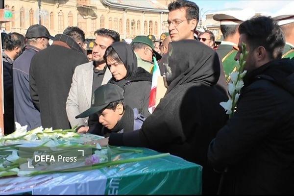 تشییع پیکر دو شهید حمله اغتشاشگران در همدان + تصاویر