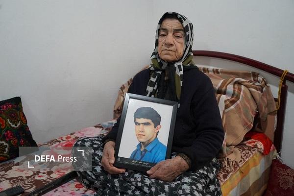 دیدار اعضای کارگروه تاریخ شفاهی دفاع مقدس آمل با مادر شهید «صابری»