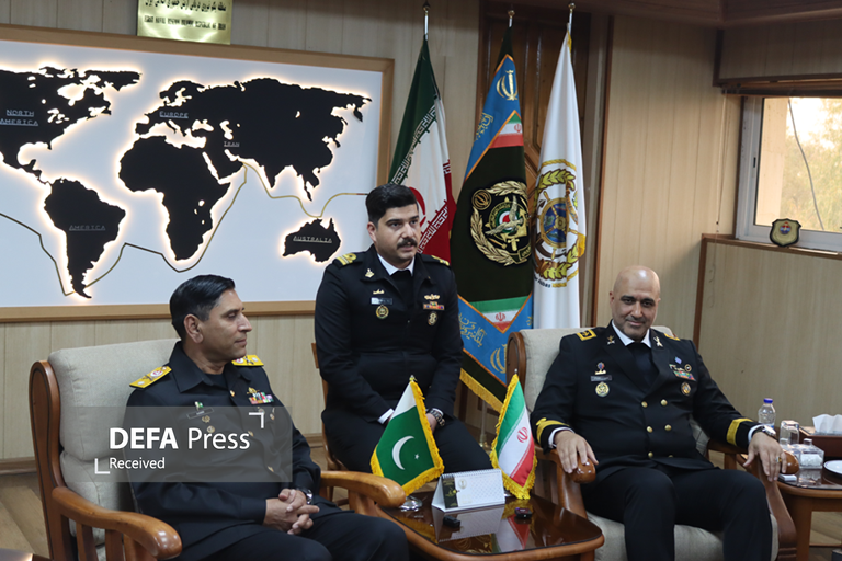 دیدار فرماندهان منطقه یکم امامت نداجا و ناوگروه صلح و دوستی پاکستان دیدار فرماندهان منطقه یکم امامت نداجا و ناوگروه صلح و دوستی پاکستان